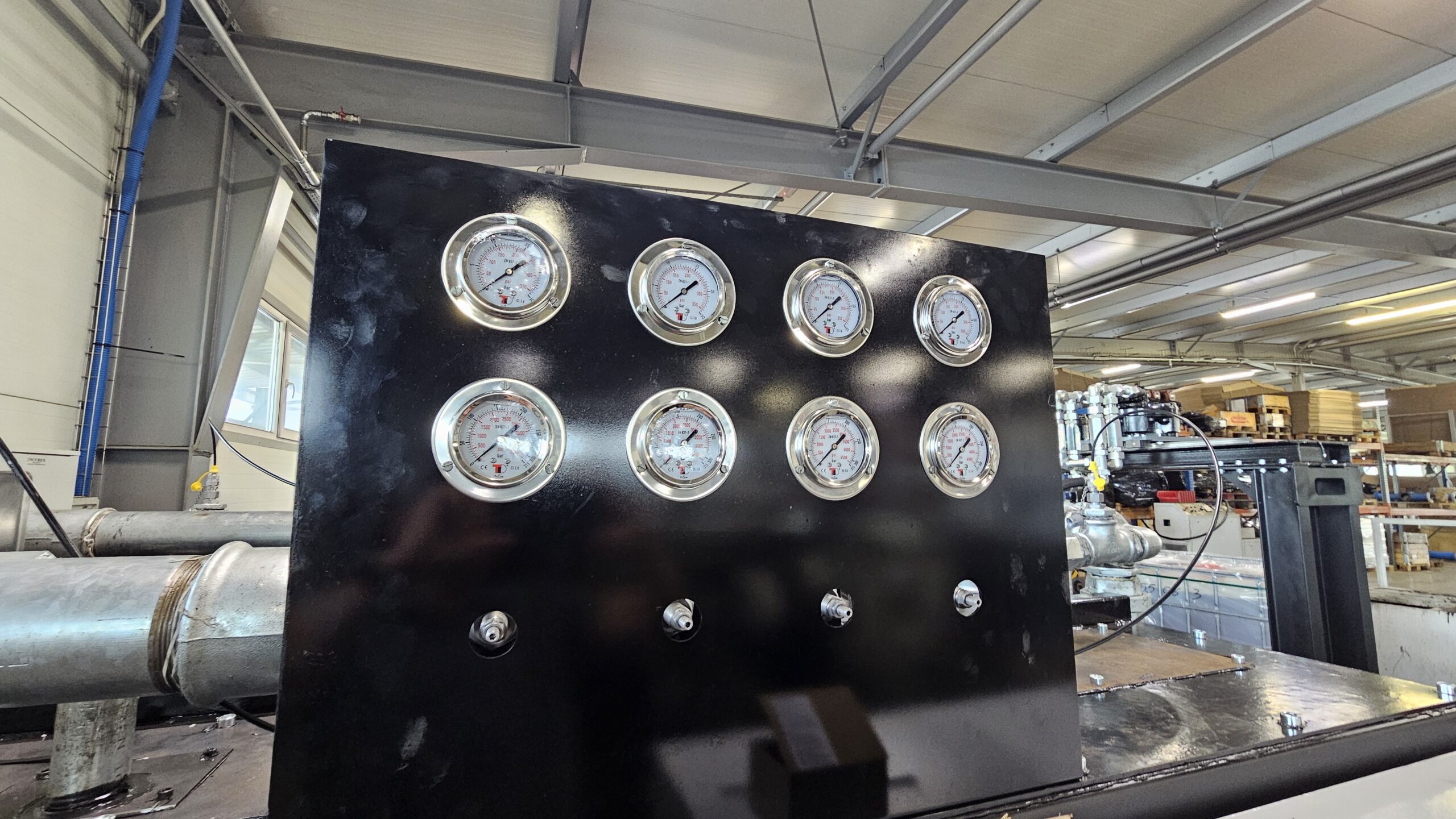 Pressure gauge panel on the COBERG dynamometer